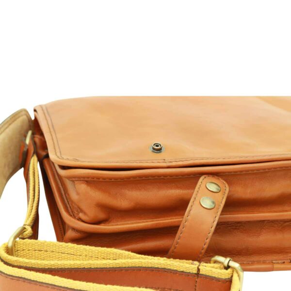 Borsa Messenger in in vitello nappato. Gold - immagine 7
