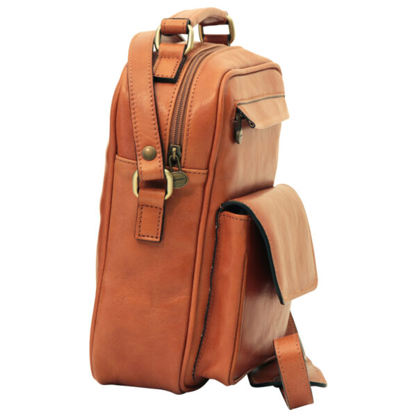 Borsa a tracolla con tasca frontale. Marrone Coloniale - immagine 5