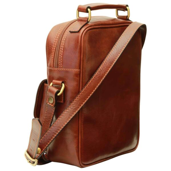Borsa a tracolla con tasca frontale. Marrone - immagine 3