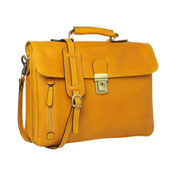 Cartella in pelle di vitello con tracolla. Giallo ocra