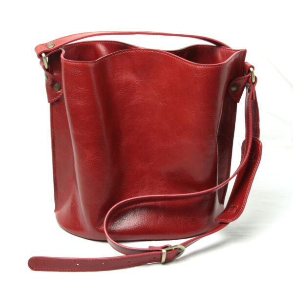 Borsa a tracolla in pelle. Rosso