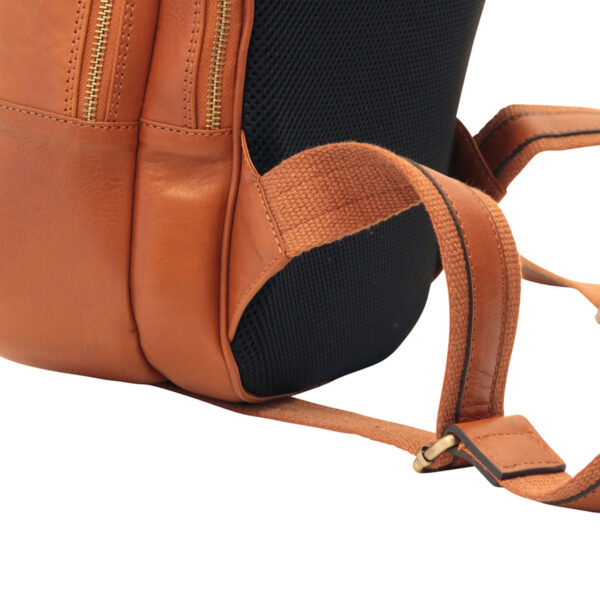 Zaino in pelle con tasca con zip frontale. Marrone Coloniale - immagine 6
