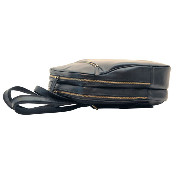 Zaino in pelle con tasca con zip frontale. Nero - immagine 5