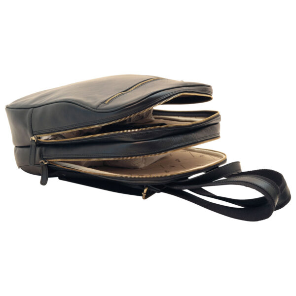 Zaino in pelle con tasca con zip frontale. Nero - immagine 6