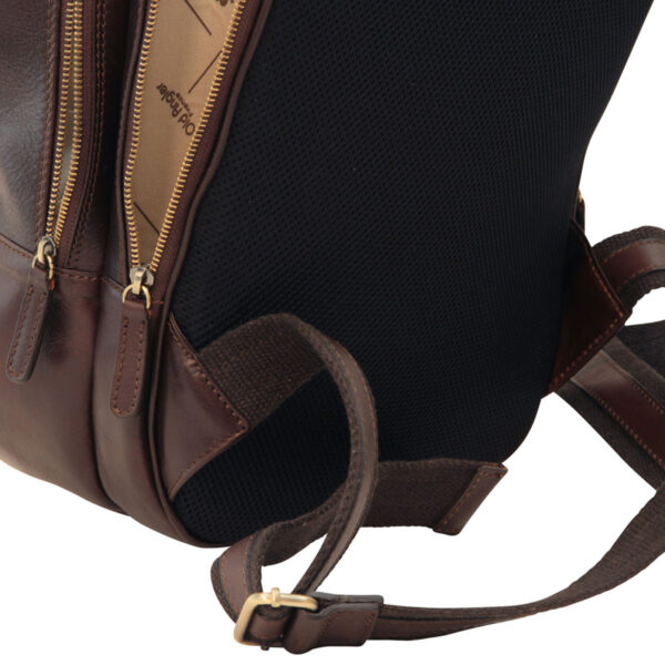 Zaino in pelle con tasca con zip frontale. Marrone Scuro - immagine 5