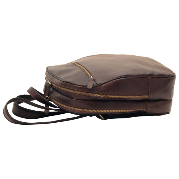 Zaino in pelle con tasca con zip frontale. Marrone Scuro - immagine 6