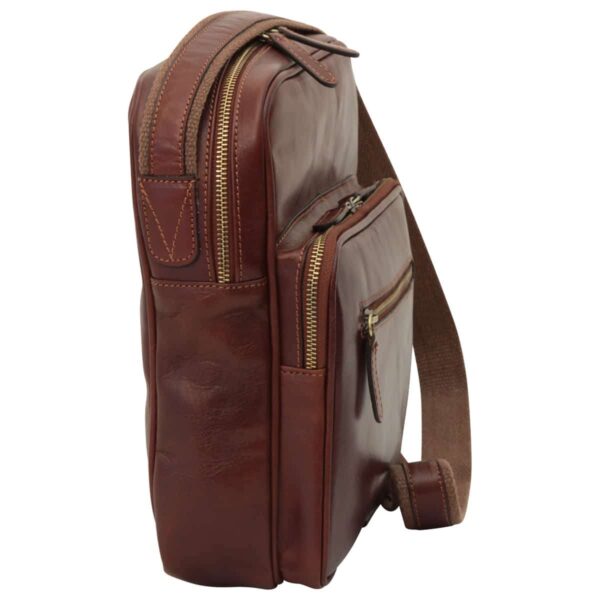 Messenger in pelle con chiusura a zip (Piccola). Marrone - immagine 3