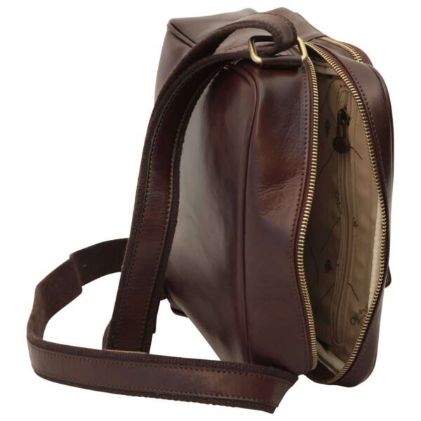 Messenger in pelle con chiusura a zip (Piccola). Marrone Scuro - immagine 5