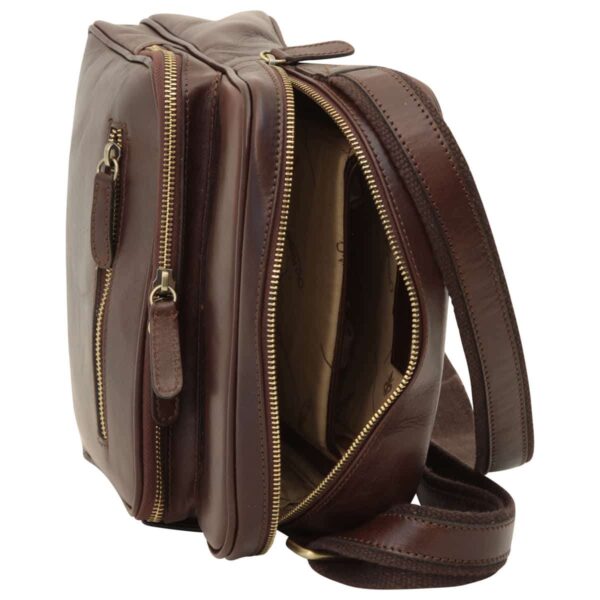 Messenger in pelle con chiusura a zip (Piccola). Marrone Scuro - immagine 6