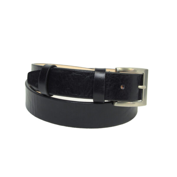 Cintura piatta in pelle. Nero